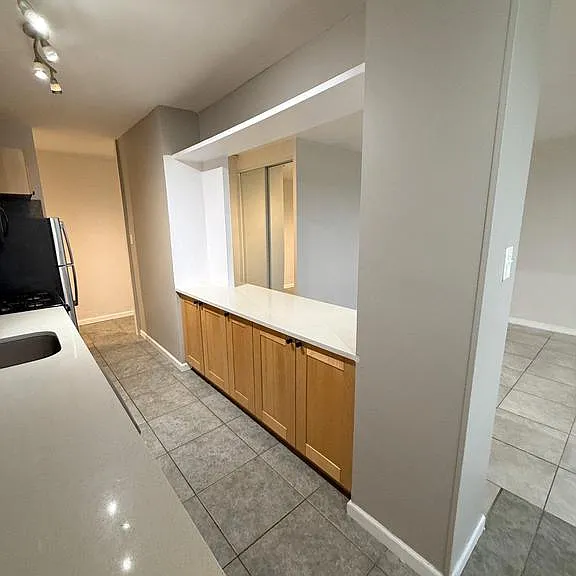 1508 Barclay Towers — Photo 5