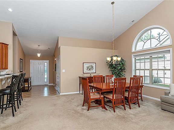 5th image of 11632 Seven Oaks Dr