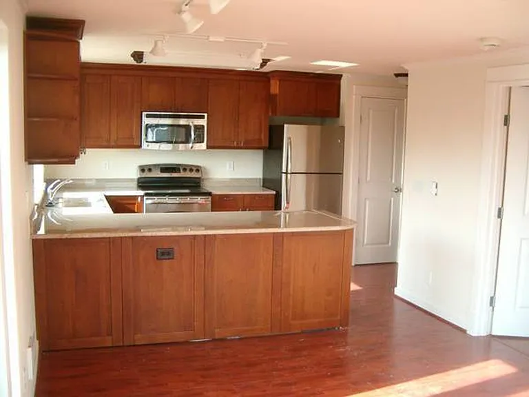 Howard Park Apartments — Photo 20