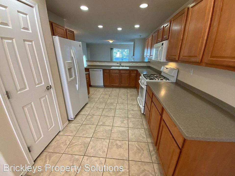 1st image of 9404 Mogollon Dr NW