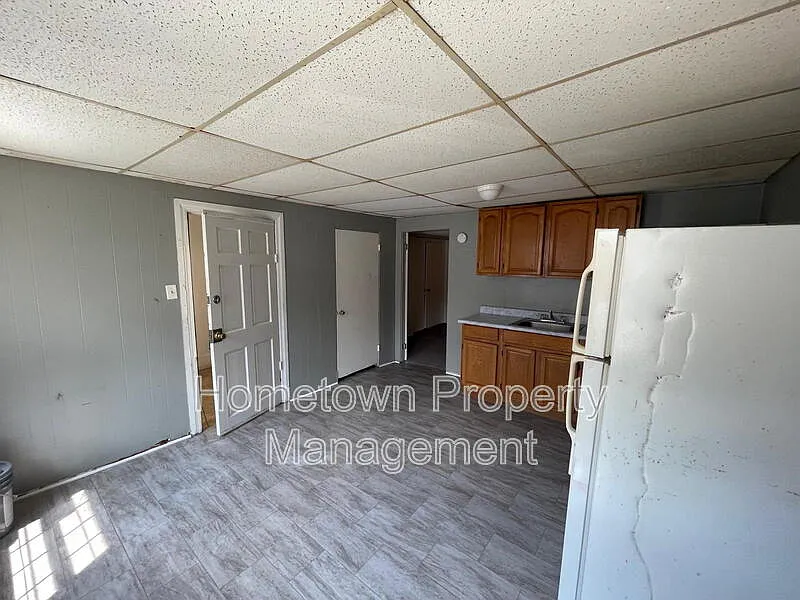 Studio, 1.0 bath, $850 — Photo 2