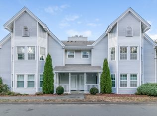 6 Greenview Ln, Milford, CT 06461