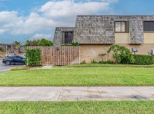 101 Woodland Rd, Palm Springs, FL 33461