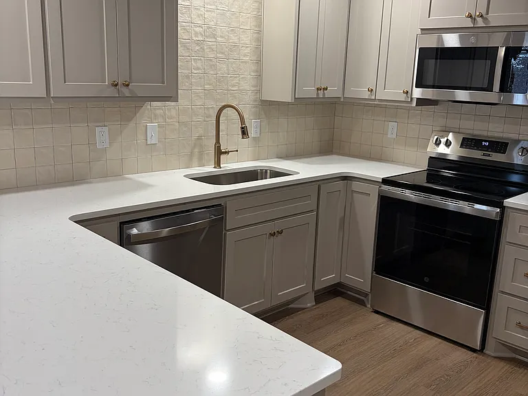 401 Meander St — Photo 5