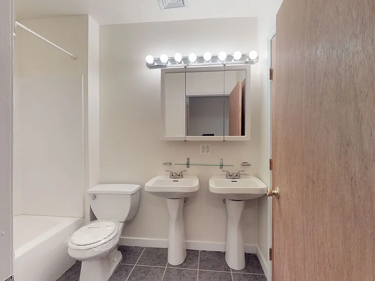Osage Avenue Apartments — Photo 23
