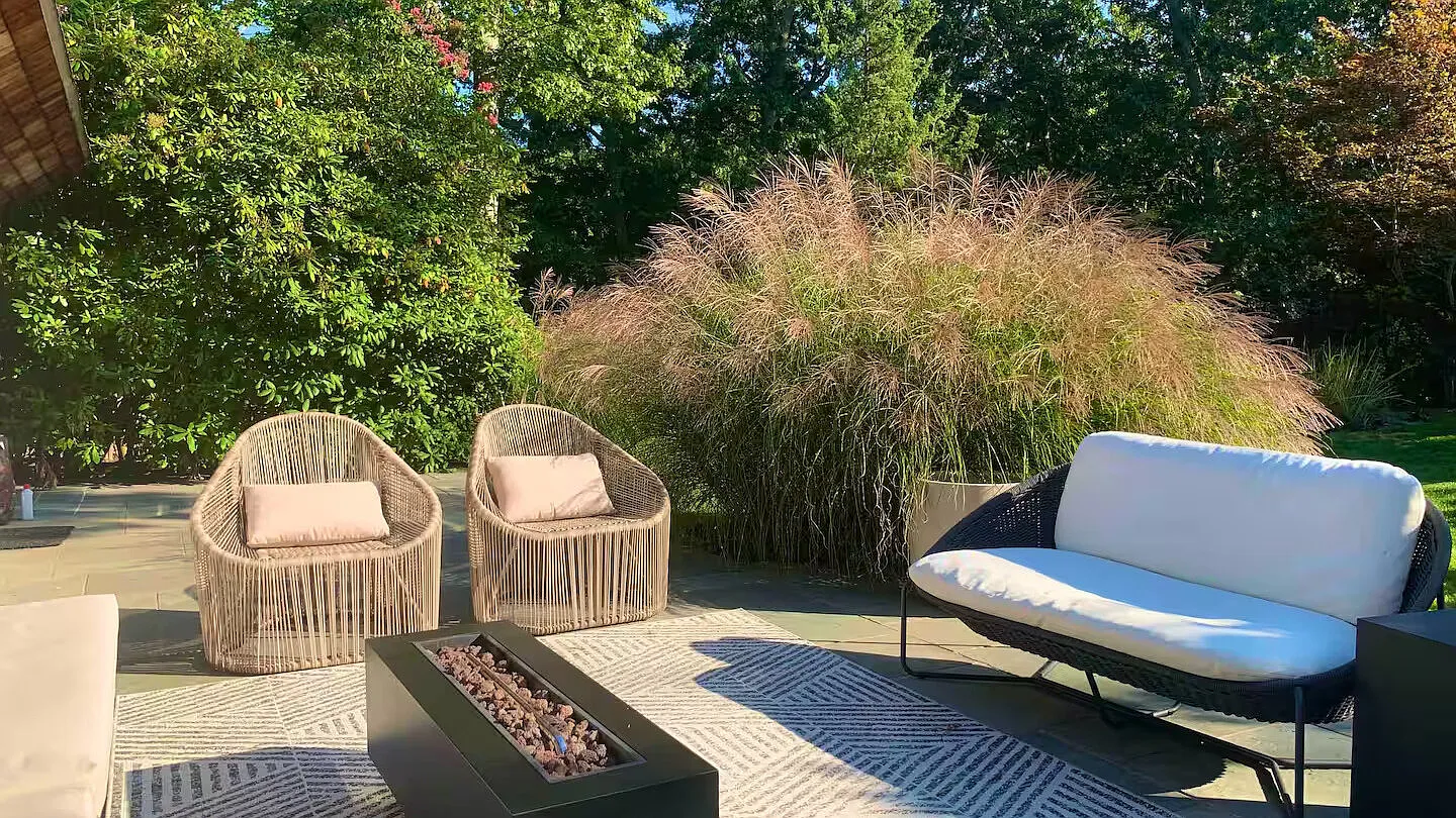 Recently Renovated Designers Oasis in East Hampton — Photo 3