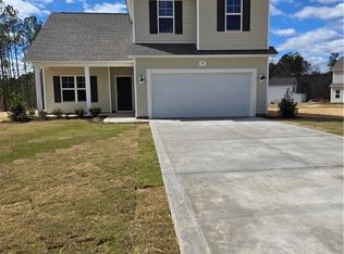 98 Onslow Ct, Spring Lake, NC 28390