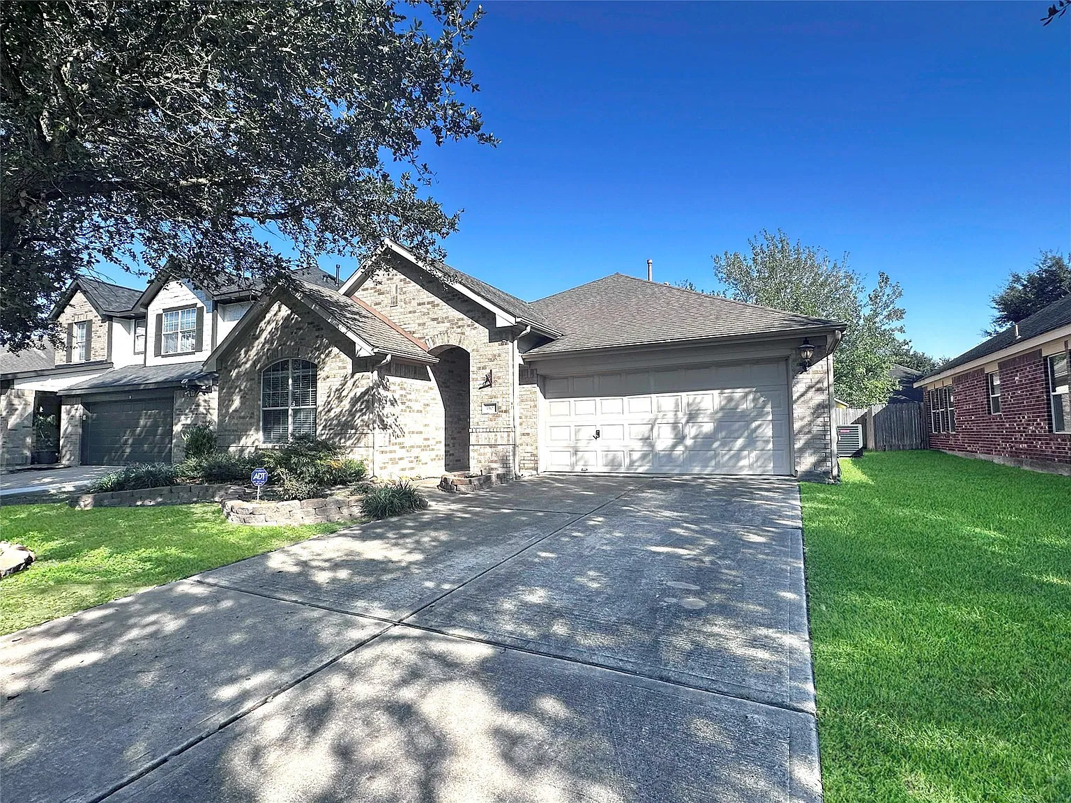 3 bed, 2.0 bath, 1729 sqft, $2,100 — Photo 3
