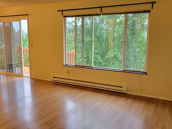 Living room into dining nook