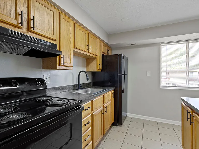 The Vistas Apartment Homes — Photo 9