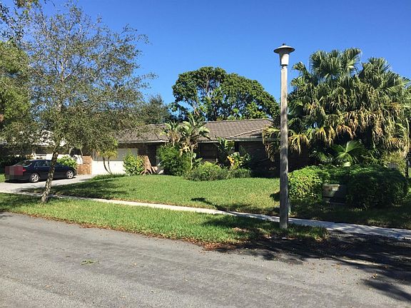 4th image of 1400 NW 93rd Ter