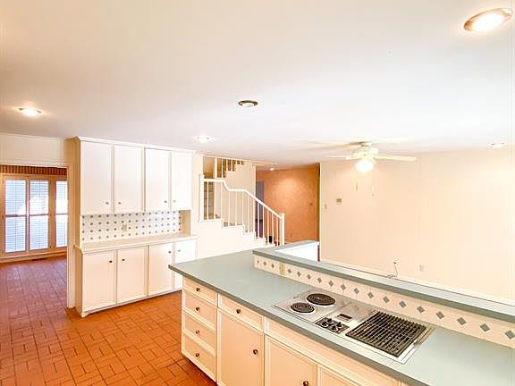 5th image of 2050 Brook Hollow Dr