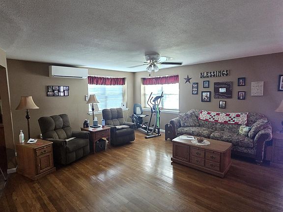 4th image of 109 3rd St