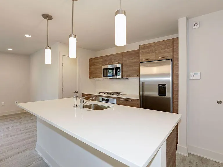 626 E St SE #203 — Photo 4