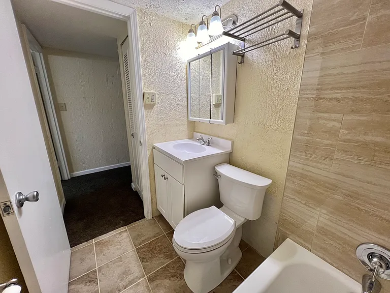 Heather House Apartments — Photo 34