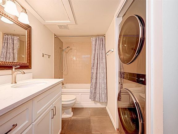 5th image of 7555 Katy Fwy APT 135