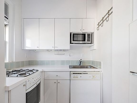 3rd image of 70 Remsen St #10J