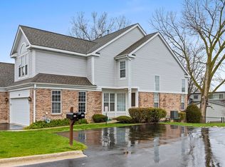 540 Citadel Cir, Westmont, IL 60559