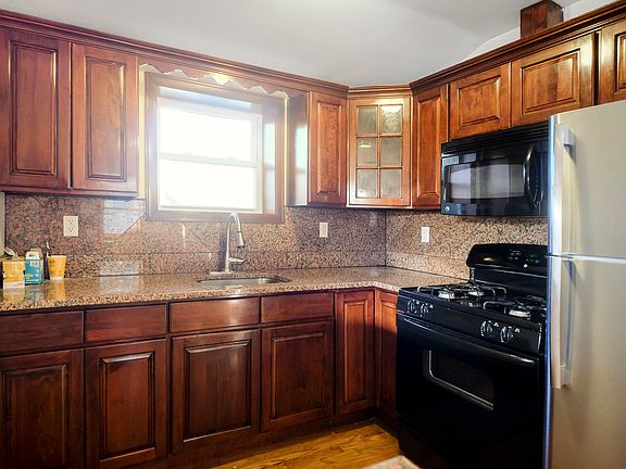 3rd image of 715 E 37th St #3A