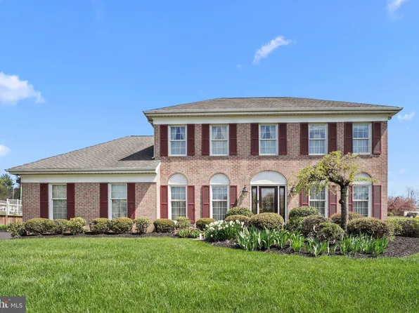 11 Meer Dr, Langhorne, PA 19053
