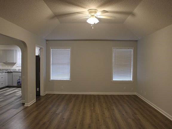3rd image of 110 Sandalwood Dr