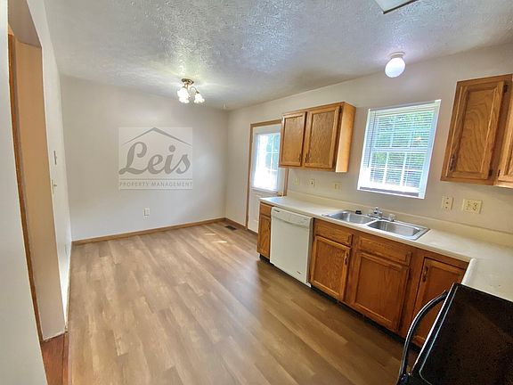 3rd image of 402 N Owens Dr #6