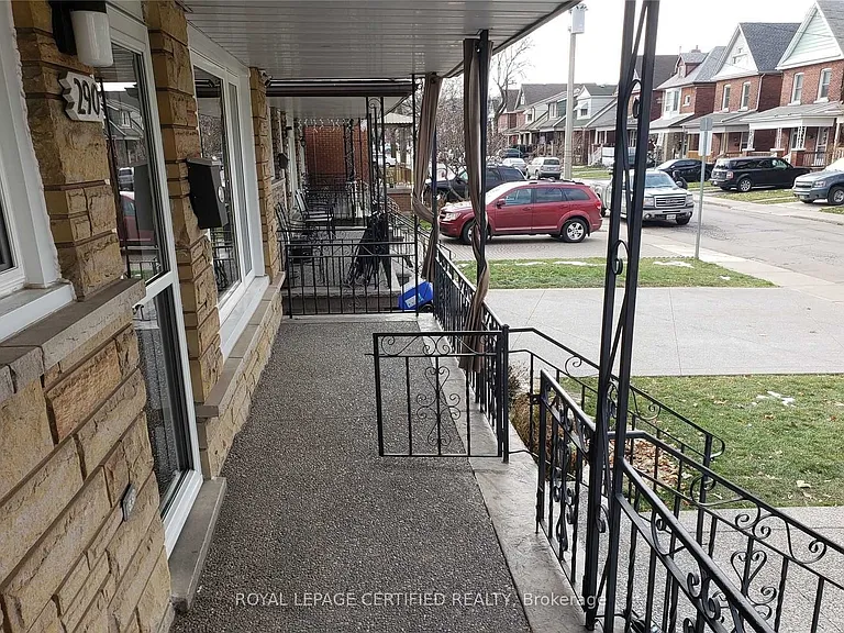 290 Balmoral Ave N — Photo 2