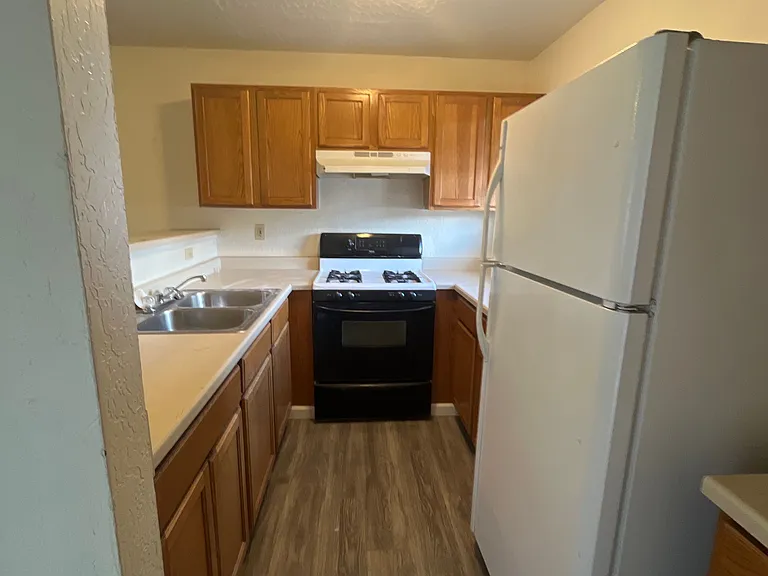 145 Michelle Dr #KM5 — Photo 2