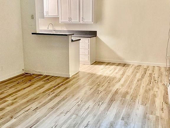2nd image of 1711 Granville Ave #5