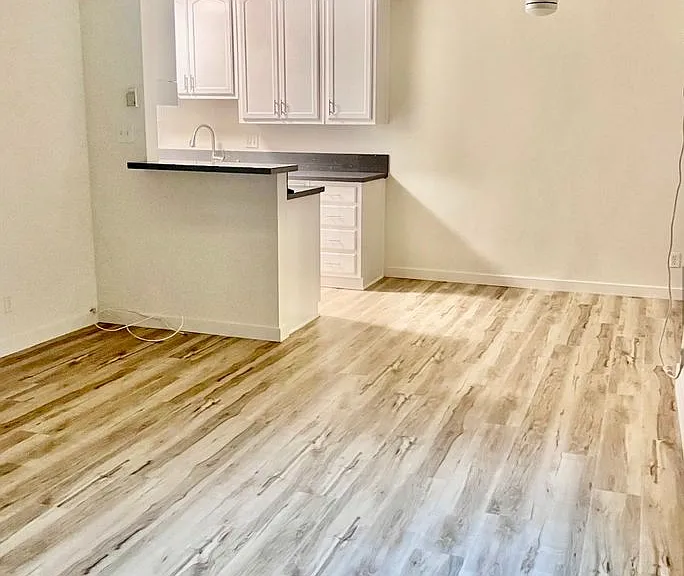 1711 Granville Ave. — Photo 2