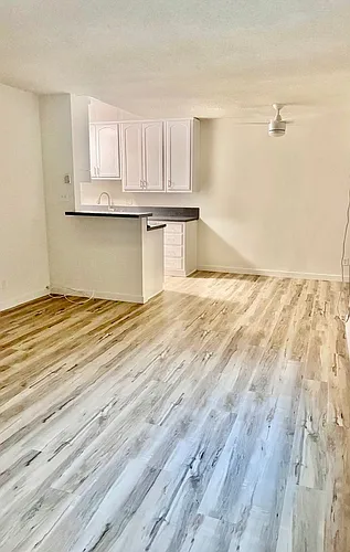 1711 Granville Ave. Photo 1