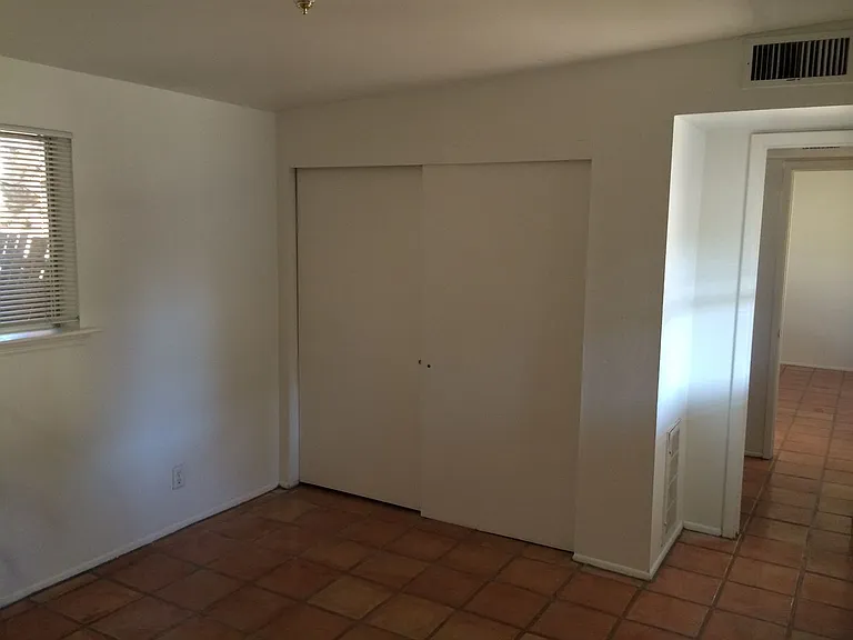 1539 E Hudson Dr — Photo 12