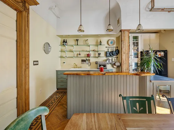 882 Park Place image 16 of 49