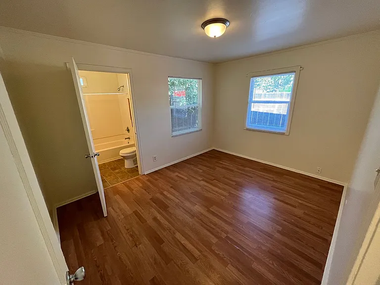 521 Hilmar St — Photo 18