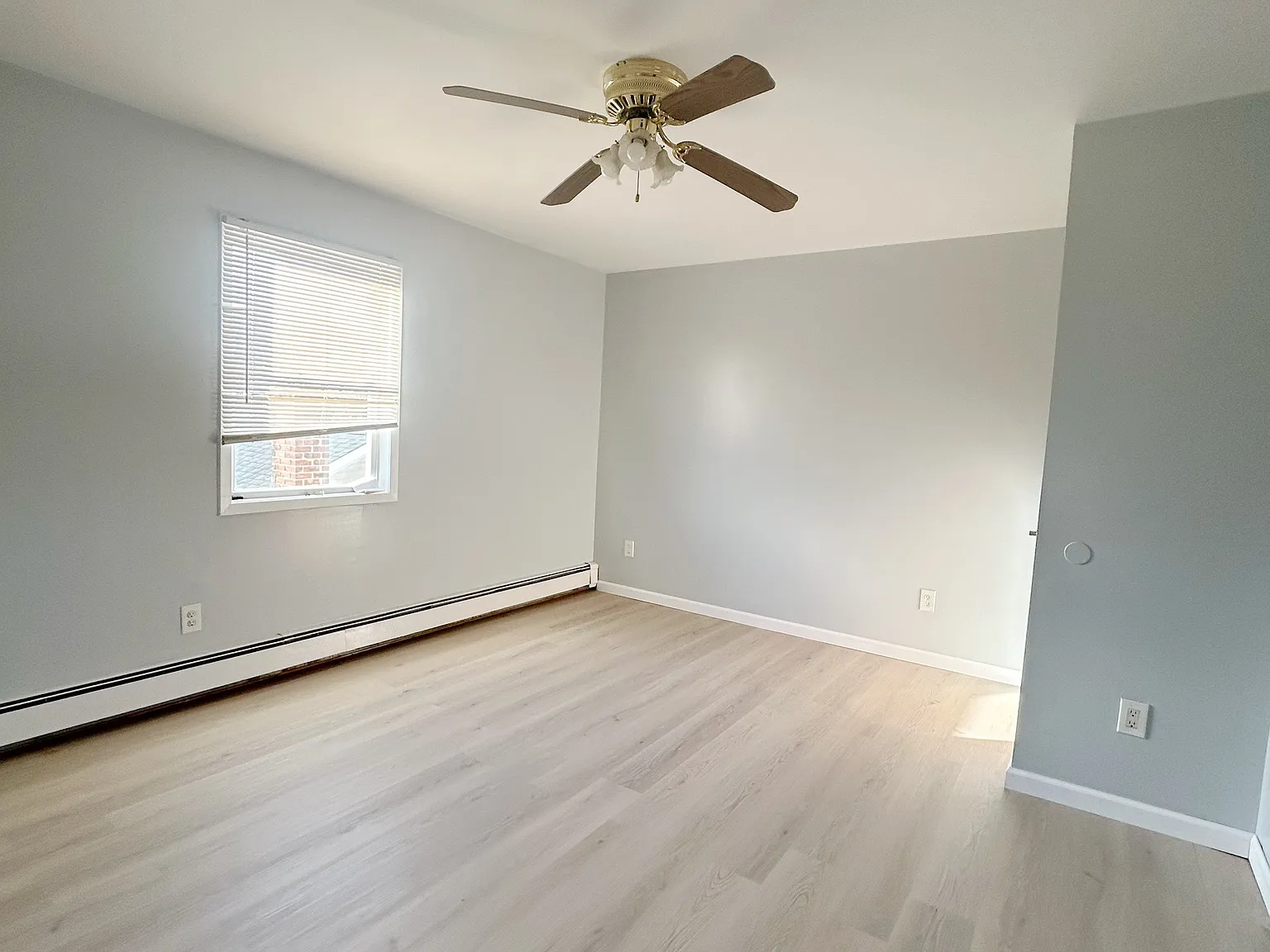Central Dr N, East Meadow — Photo 4