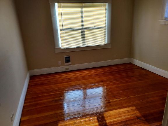 3rd image of 1335 NE Holman St