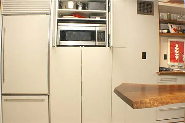 Sold by R New York | media 9