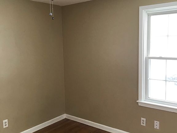 3rd image of 526 SW Kenworthy Dr