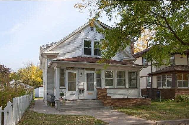 1st image of 233 7th S #120