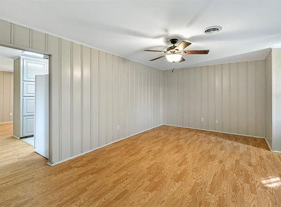 3rd image of 1002 Ann St