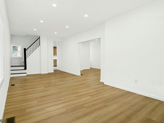 5th image of 134 Grand Ave