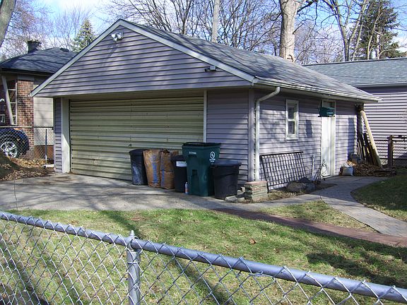 5th image of 1401 E Lincoln Ave