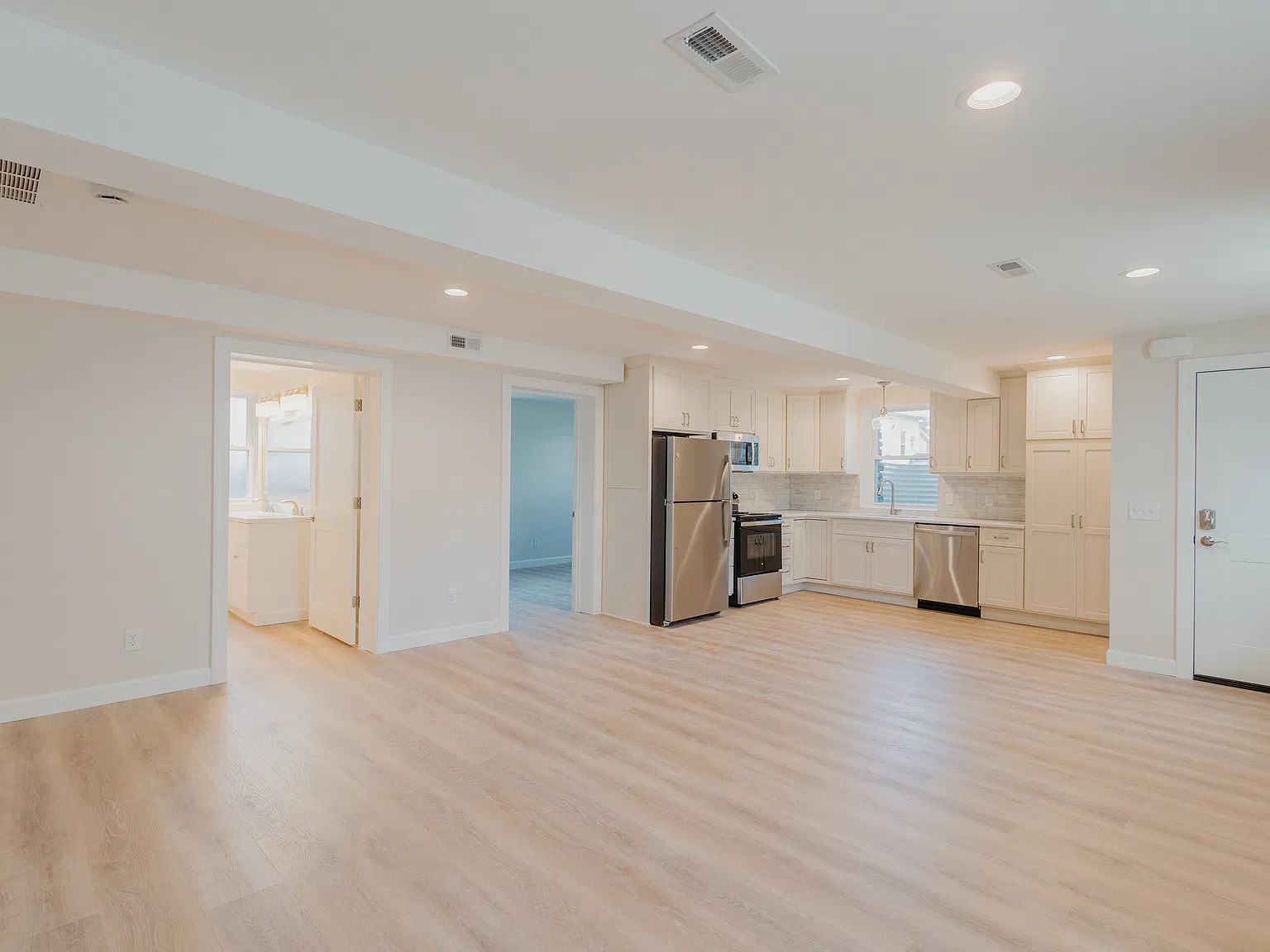 2 bed, 900 sqft, $1,250 — Photo 3