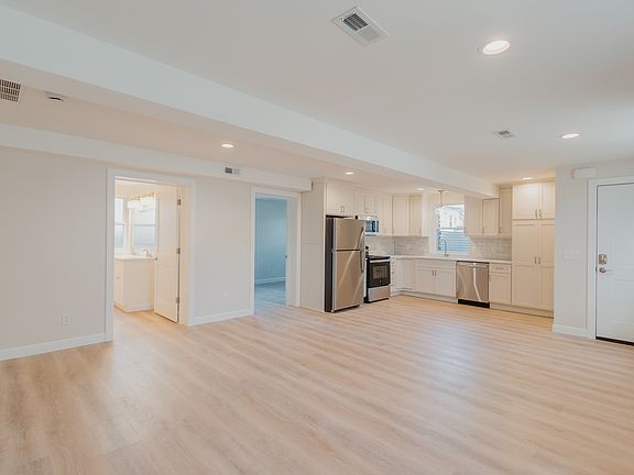 3rd image of 501 W Line St #C