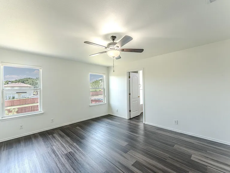 1339 Diamond Blf — Photo 9
