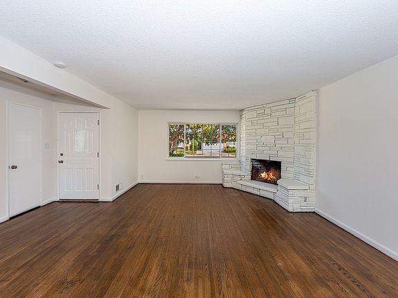 3rd image of 656 W Avenue J9