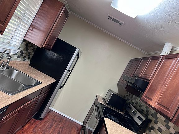 3rd image of 292 Hereford Dr #B