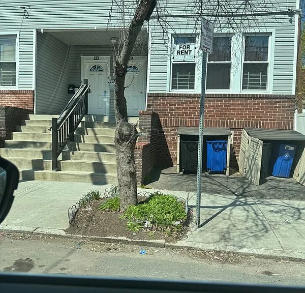 131-133 Huntington Ter #1 — Photo 1