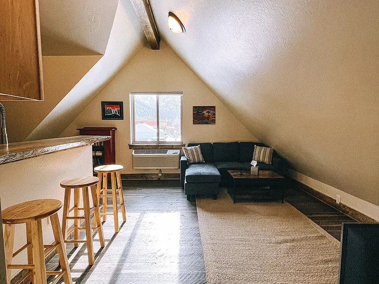 597 Iowa Ave #2B — Photo 10