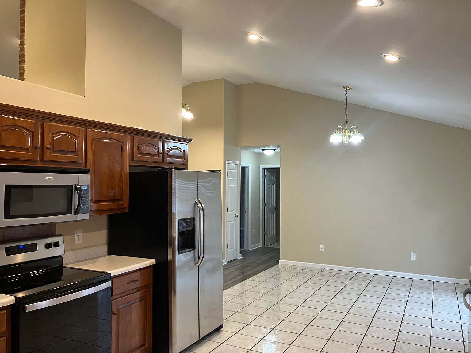 4 bed, 1992 sqft, $1,800 — Photo 3